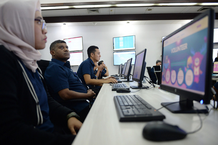 Usai tinjauan, JK mengapresiasi hasil kerja panitia penyelenggara. JK menyebut MOC bisa mengontrol tiga wilayah tempat venue Asian Games tersebar. Yakni, di Jakarta, Palembang, dan Jawa Barat. 