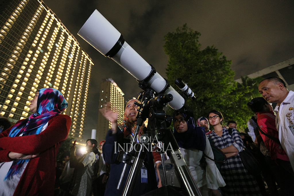 Gerhana super blue blood moon terjadi malam ini. Planetarium Taman Ismail Marzuki menjadi salah satu tempat untuk melihat fenomena langka tersebut.