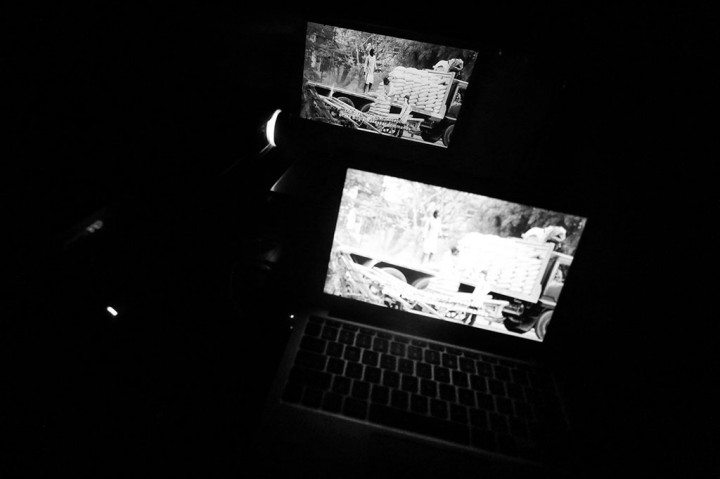 Seperti bioskop pada umumnya, Blind Date Cinema memiliki layar lebar dan kualitas suara yang bagus, hanya saja tempat tersebut cuma memiliki kapasitas 40 orang. 