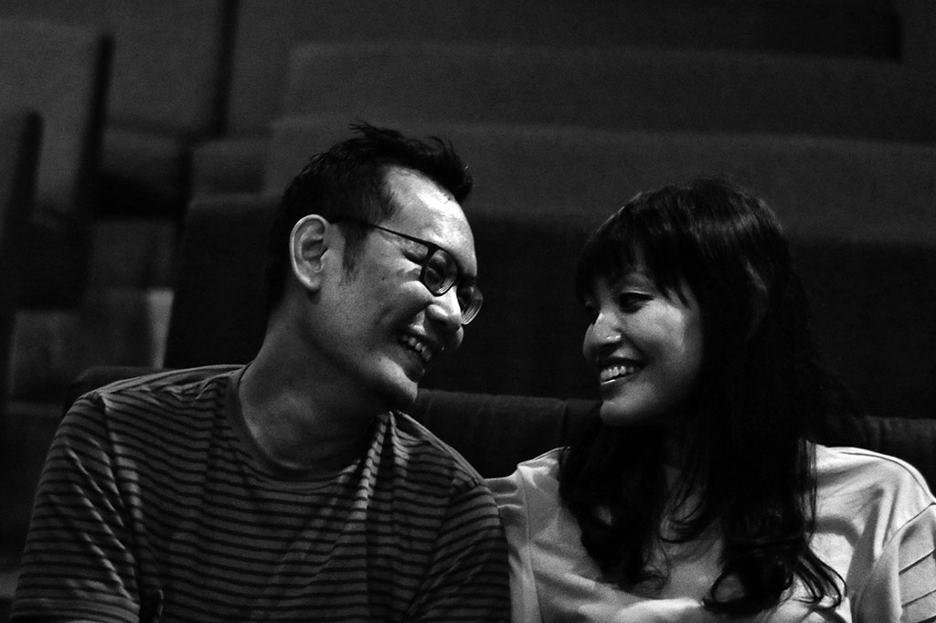 Dari kemitraan tersebut ada pula kisah unik dari seorang relawan pria bernama Kiki yang mendapatkan kekasih penyandang tuna netra bernama Alen dari kegiatan nontong bareng tersebut. 