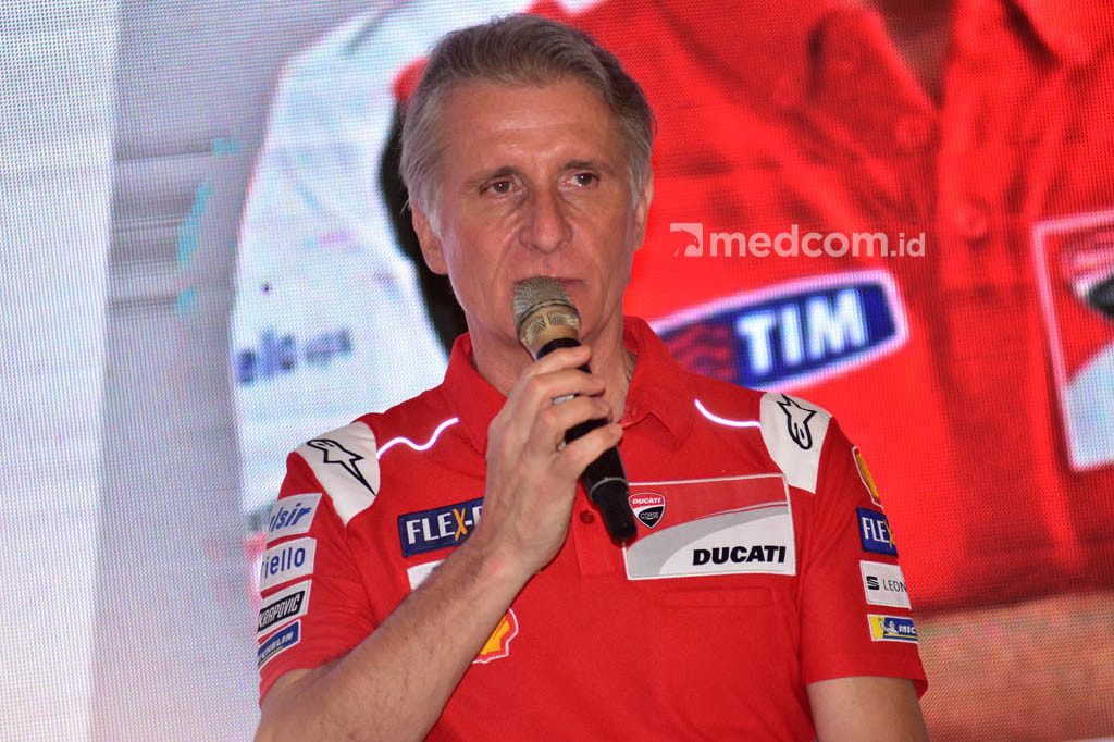 Paolo Ciabatti, Ducati Corse Sporting Director turut hadir bersama kedua ridernya.
