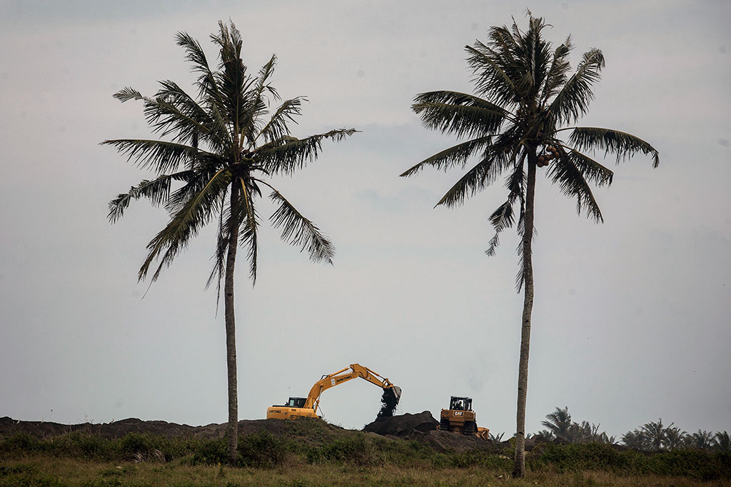 Tercatat Bandara Adisutjipto saat ini hanya memiliki kapasitas penumpang kurang lebih 1,8 juta penumpang, sementara jumlah penumpang yang dilayani mencapai 7,8 juta per tahun. 