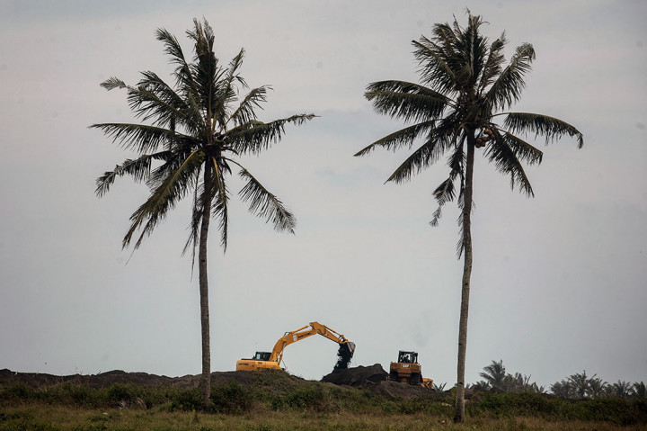Tercatat Bandara Adisutjipto saat ini hanya memiliki kapasitas penumpang kurang lebih 1,8 juta penumpang, sementara jumlah penumpang yang dilayani mencapai 7,8 juta per tahun. 