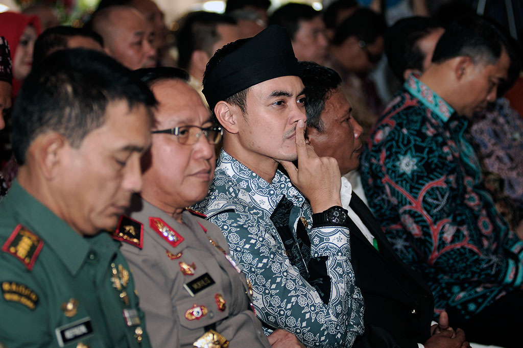 Pada kesempatan tersebut Zumi juga meminta maaf kepada masyarakat Jambi dan para pendukungnya apabila dalam pelayanan ada yang kurang atau terganggu akibat masalah yang tengah dihadapinya. ANTARA FOTO/Wahdi Septiawan
