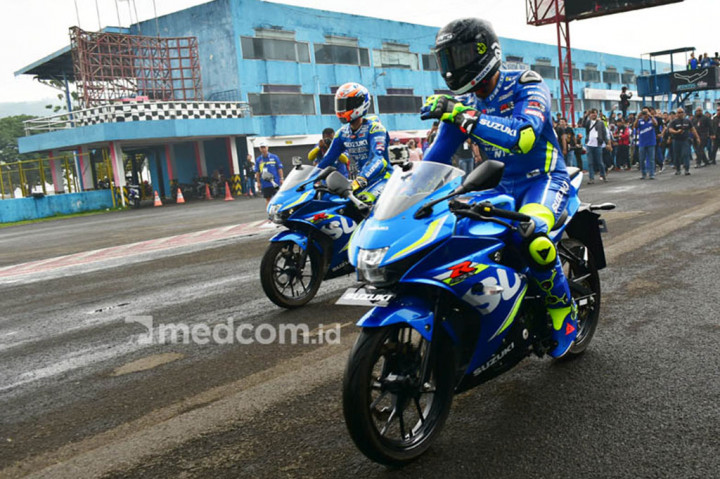 Andrea Iannone dan Alex Rins menjajal lintasan pakai GSX-R150.