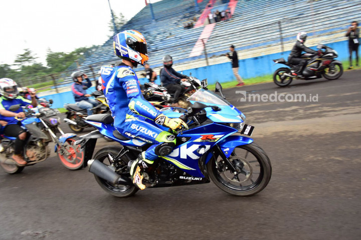 Komunitas Suzuki berkesempatan riding bareng pembalap dunia.