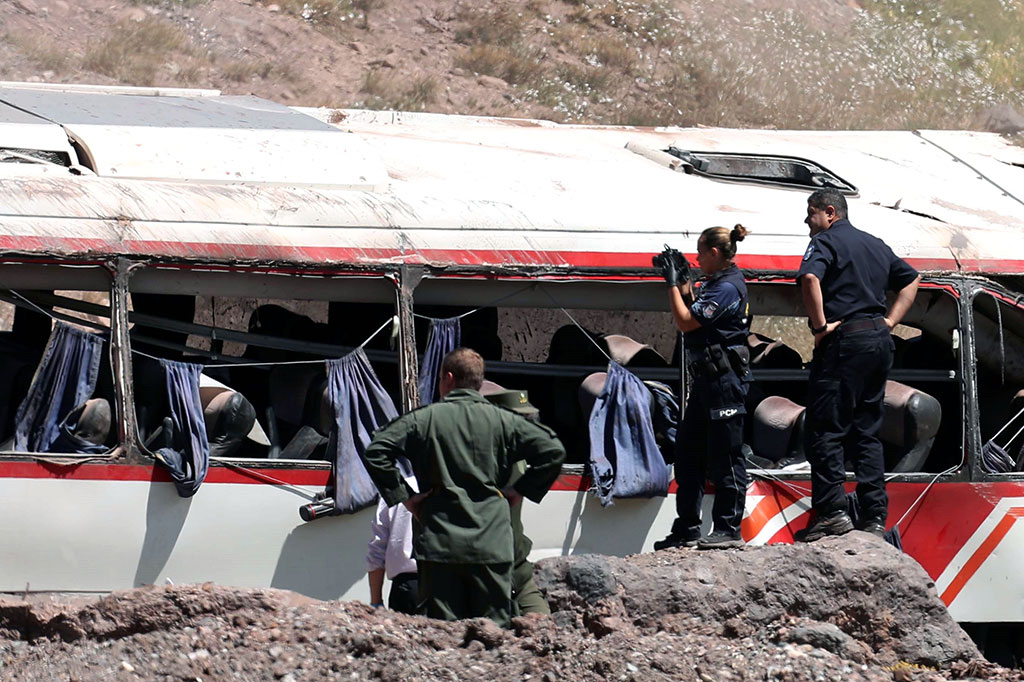 Sebelumnya, sebuah bus yang membawa anak-anak dari sebuah sekolah sepak bola Chile bertabrakan dengan bus lainnya dalam perdajalanan ke Paraguay. Mereka dalam perjalanan untuk ikut serta dalam sebuah kompetisi