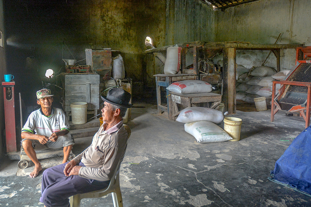 Pasokan yang masih minim dari petani membuat penggilingan padi di wilayah setempat menganggur. Kalau memang ada gabah yang diproses, jumlahnya hanya 1 ton, itu pun tidak setiap hari ada. 
