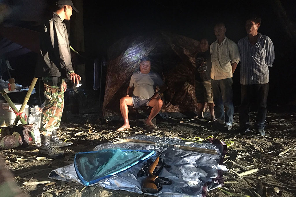 Premchai Karnasuta, Presiden Italian-Thai Development, sebuah perusahaan berbasis di Bangkok dan terlibat dalam pembangunan Bandara Suvarnabhumi dan skytrain ibu kota ditangkap bersama tiga tersangka lainnya. Petugas penjaga suaka menyita 3 senapan, 143 peluru, dan peralatan berburu lainnya saat kelompok tersebut ditangkap di Taman Nasional Thungyai Naresuan, di Provinsi Kanchanaburi, pada Minggu, 4 Februari 2018.