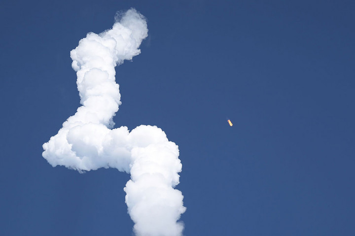 Musk mengatakan bahwa penerbangan tersebut dapat menjadi latihan bagi peluncuran manusia ke Mars nantinya, yang merupakan tujuan jangka panjang SpaceX.