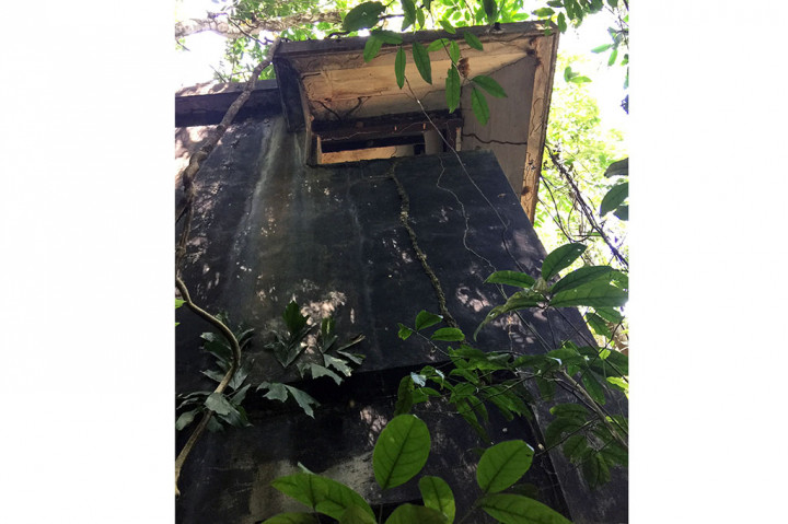 Tim menemukan sebuah menara penembakan senjata era kolonial yang dibangun oleh Inggris sekitar 1930-an di Pulau Ubin.