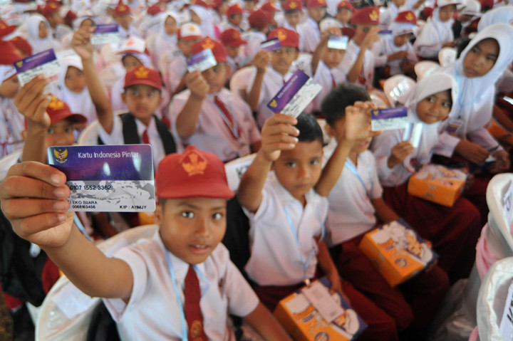 Sebanyak 471.498 siswa di provinsi itu menerima kartu Indonesia pintar dengan nilai Rp238,7 miliar.
