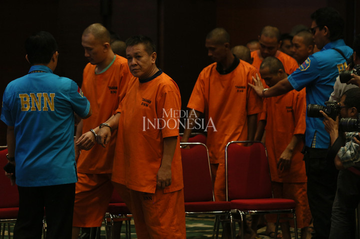 Selain menyita barang bukti, BNN juga menangkap 12 tersangka termasuk bandar narkotika sekaligus terpidana bernama 