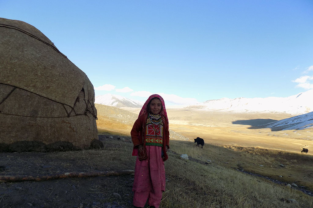 Sebelumnya, orang Kirgiz hanya berhenti di Wakhan selama musim panas saat melakukan perjalanan ke Kirgizstan, Tajikistan, dan wilayah Xinjiang di Tiongkok untuk menghindari musim dingin, menurut Kate Clark dari Jaringan Analis Afghanistan (AAN). Menurut Jo Boi, pada tahun ini pemerintah Kirgizstan telah memulai repatriasi dengan memindahkan beberapa keluar.