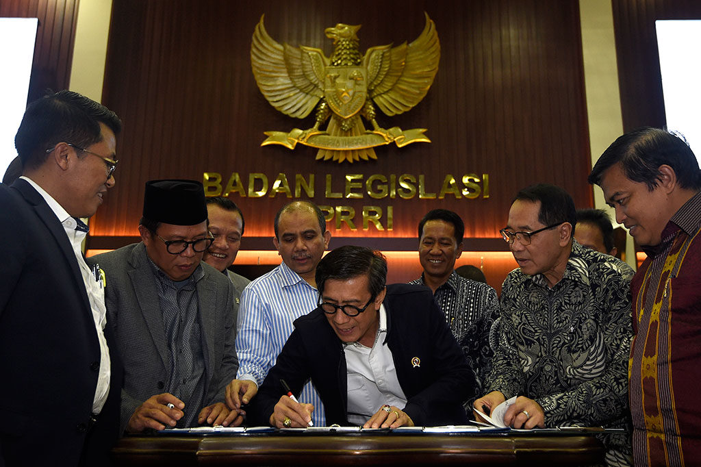 Ketua Baleg Supratman Andi Agtas mengatakan pemerintah akhirnya menyepakati penambahan satu kursi pimpinan DPR dan tiga kursi pimpinan MPR dari usulan awal yakni 1 kursi DPR dan 1 kursi pimpinan MPR. Penambahan kursi tersebut yakni pimpinan DPR untuk jatah PDIP sebagai pemenang Pemilu 2014, sementara pimpinan MPR yang mendapatkannya
adalah PDIP, Gerindra, dan PKB.