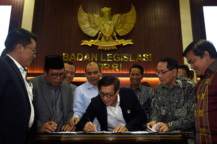 Ketua Baleg Supratman Andi Agtas mengatakan pemerintah akhirnya menyepakati penambahan satu kursi pimpinan DPR dan tiga kursi pimpinan MPR dari usulan awal yakni 1 kursi DPR dan 1 kursi pimpinan MPR. Penambahan kursi tersebut yakni pimpinan DPR untuk jatah PDIP sebagai pemenang Pemilu 2014, sementara pimpinan MPR yang mendapatkannya
adalah PDIP, Gerindra, dan PKB.