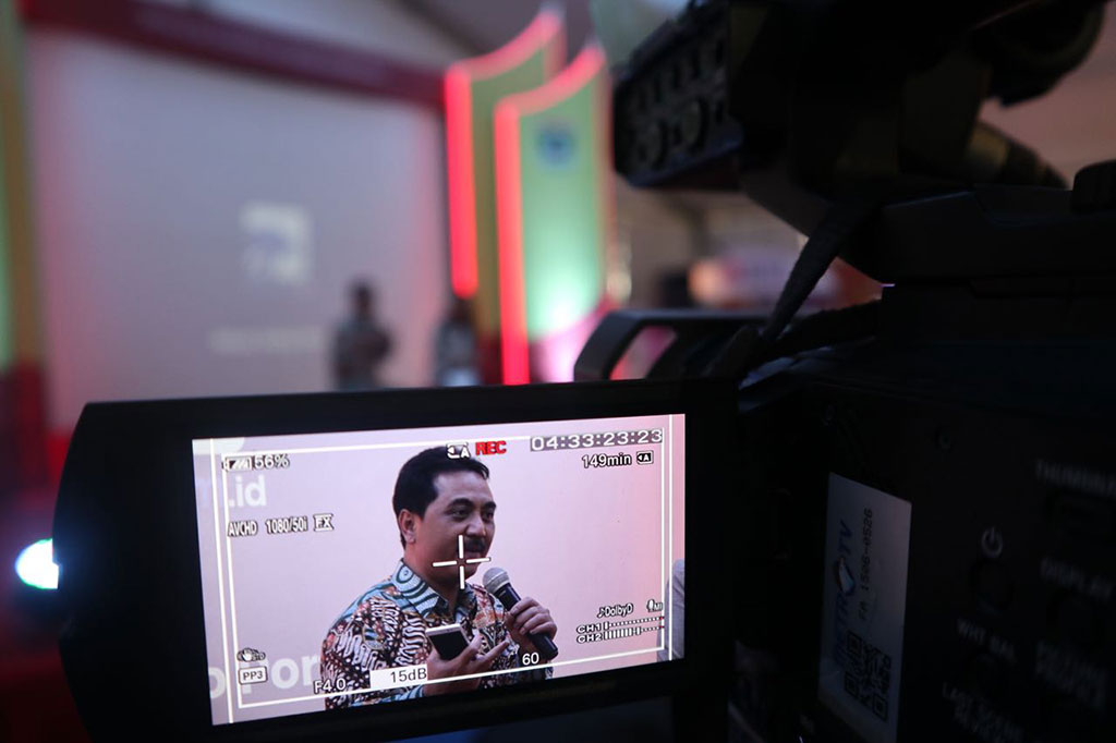 Pemimpin Redaksi Medcom.id Abdul Khohar menjadi pembicara dalam seminar bertema  'Jurnalisme di Era Digital' di GOR H. Agus Salim, Padang, Sumatera Barat, Rabu, 7 Februari 2018.