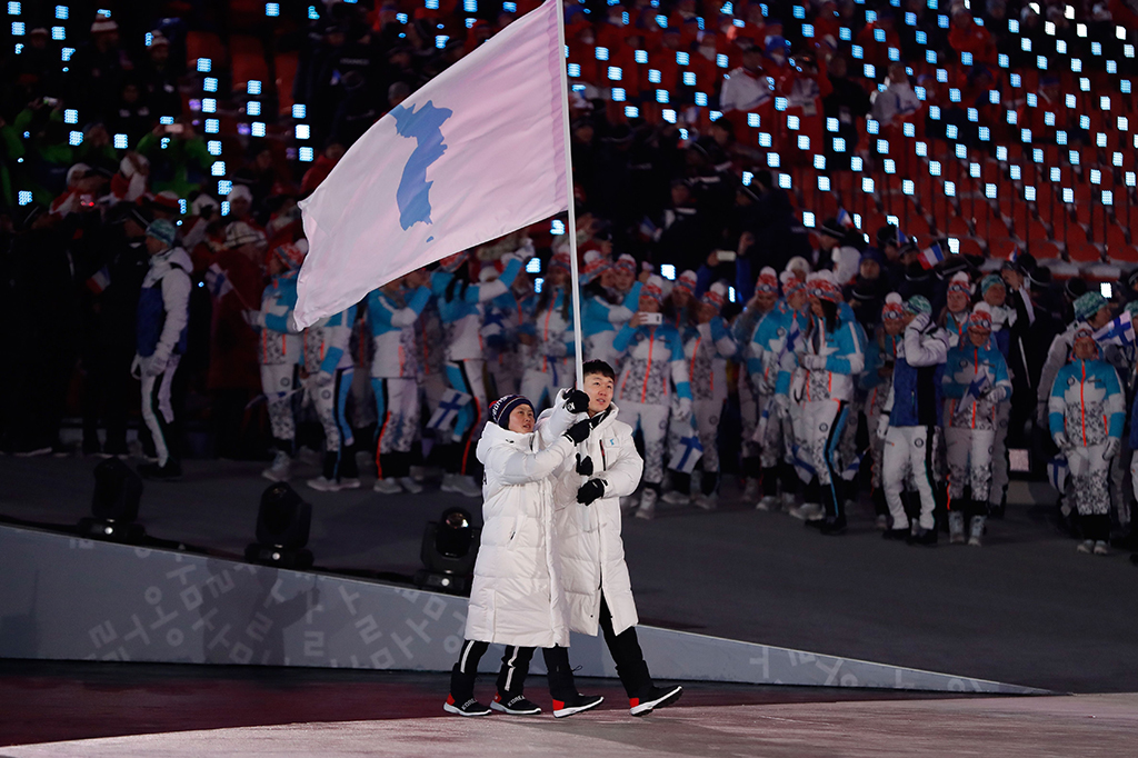 Masuk bersama bagi atlet dua Korea dalam pesta olahraga internasional merupakan yang ke-10 kali, sejak Olimpiade Sydney 2000, dan pertama kali sejak Asian Games Musim Dingin Changchun 2007. 