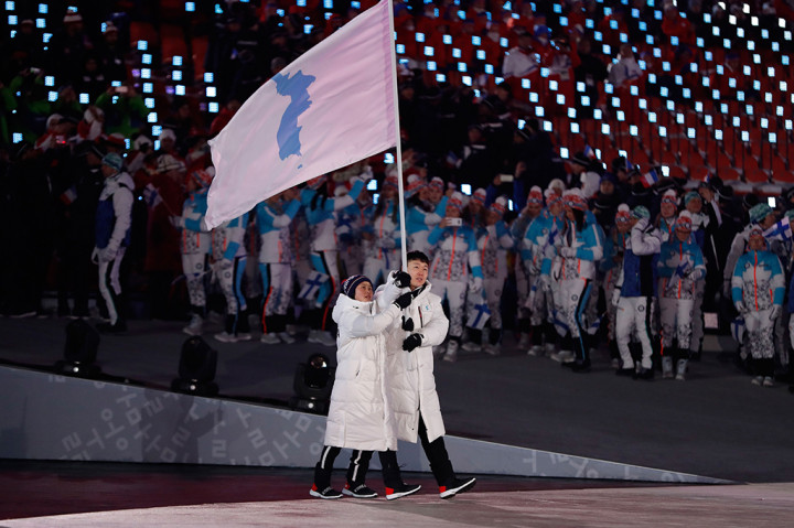 Masuk bersama bagi atlet dua Korea dalam pesta olahraga internasional merupakan yang ke-10 kali, sejak Olimpiade Sydney 2000, dan pertama kali sejak Asian Games Musim Dingin Changchun 2007. 