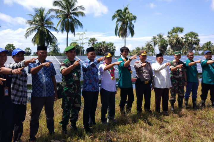 Kementerian Energi dan Sumber Daya Mineral (ESDM) meresmikan Pembangkit Listrik Tenaga Surya (PLTS) Terpusat 100 kilo Watt peak (kWp) di Desa Balang Datu, Mappakasungguh, Takalar, Sulawesi Selatan.