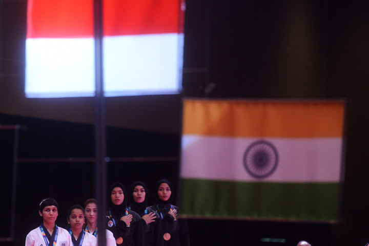 Dengan empat medali dari kategori poomsae ini, untuk sementara Indonesia menjadi kampiun dalam klasemen perolehan medali cabang taekwondo.