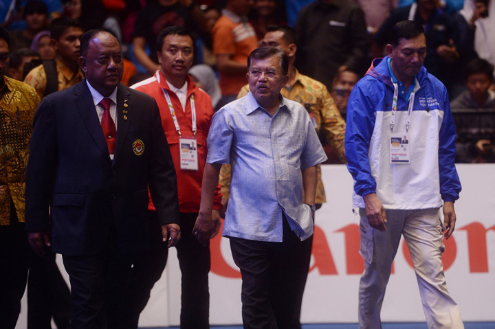 Wakil Presiden Jusuf Kalla menyaksikan pertandingan taekwondo 18th Asian Games Invitation Tournament di JIE Expo Kemayoran, Jakarta.