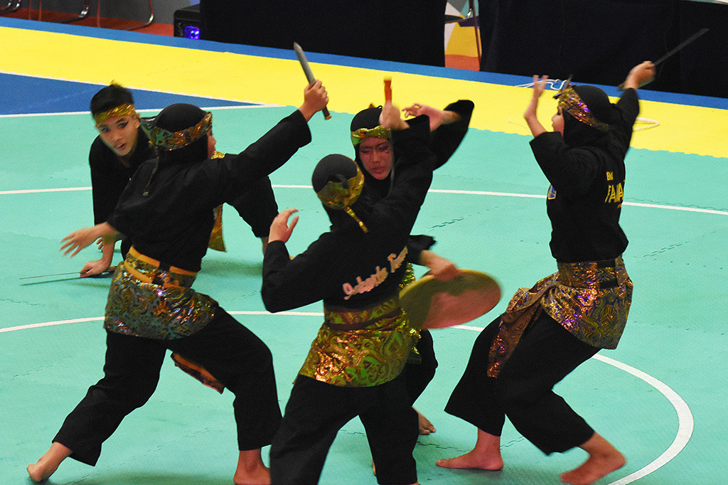 Para peserta kejuaraan uji coba cabang pencak silat itu akan mengikuti 16 nomor pertandingan yaitu 10 nomor tanding dan enam nomor seni.