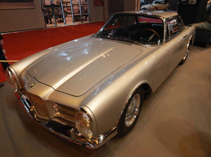 Facel Vega 'Facel II' produksi 1962 inilah yang memperkenalkan konsep Grand Touring (GT). Produsennya yang berbasis di Prancis menyebut produknya ini sebagai sedan mewah terkencang. 