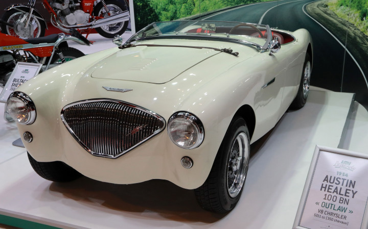 Austin Healey 100 BN Outlaw. Kata outlaw adalah judul film yang 'dibintangi' roadster tersukses produksi Inggris tersebut. Kini pabriknya sudah tutup. 