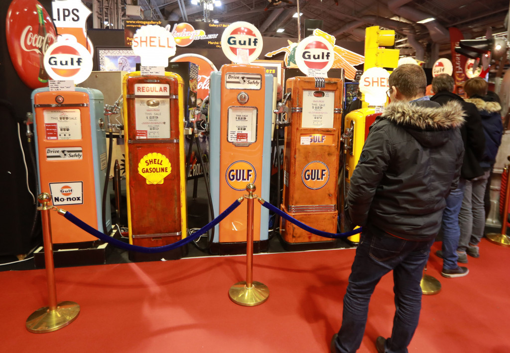 Mesin dispenser bahan bakar era '50-an ini adalah salah satu barang paling diburu para kolektor otomotif. 