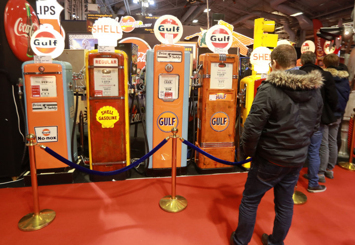 Mesin dispenser bahan bakar era '50-an ini adalah salah satu barang paling diburu para kolektor otomotif. 