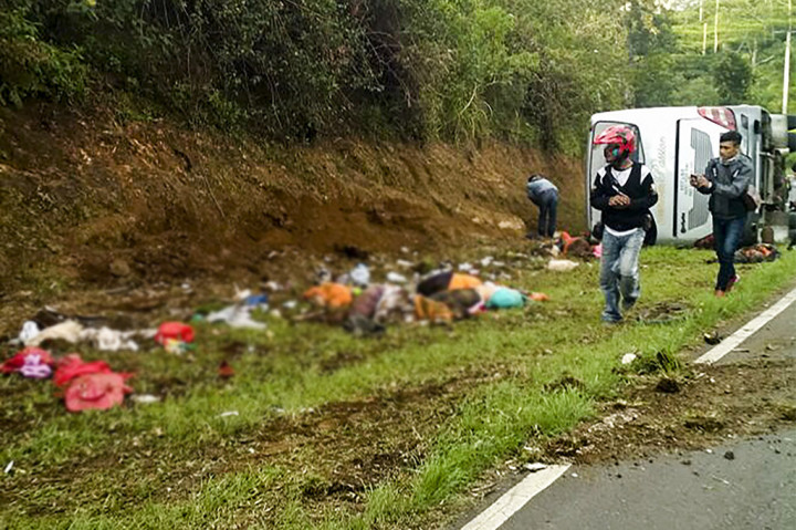 Sementara ini, polisi masih menduga penyebab kecelakaan maut tersebut karena bus mengalami rem blong. Kemudian, bus tersebut menabrak sepeda motor dan rambu lalu lintas ?hingga akhirnya terbalik. 