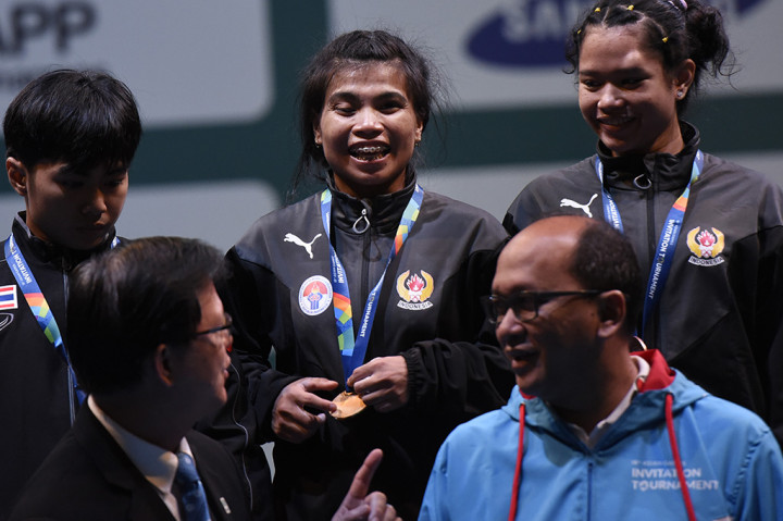 Hasil ini menambah koleksi medali emas Indonesia di tes event Asian Games 2018 menjadi empat emas. Sebelumnya, raihan dua emas dipersembahkan oleh Sri Wahyuni Agustiani yang turun di nomor 48 kg putri dan Dewi Safitri yang turun pada nomor 53 kg putri.
