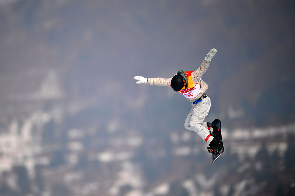 Gerard yang lahir pada 29 Juni 2000 itu pun berhasil melampaui rekor atlet termuda sebelumnya yang juga berasal dari AS, Kelly Clark. Clark menjadi juara snowboarding nomor halfpipe pada 2002. Atlet snowboarding putri asal Rhode Island, AS, tersebut menjadi juara dan meraih medali emas saat menginjak usia 18 tahun dan 199 hari.