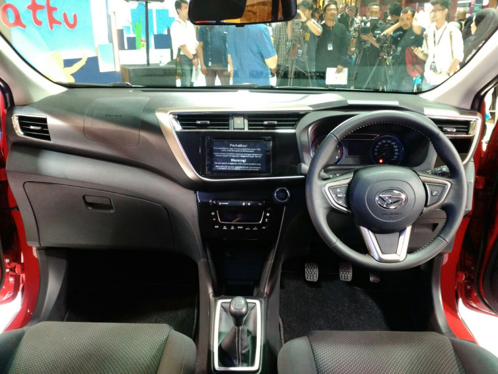 Sementara untuk fitur keselamatan, All New Sirion dibekali dengan sistem pengereman anti lock brake system (ABS), electronic brake force distribution (EBD), vehicle stability control (VSC) untuk mencegah oversteer dan understeer. Ada juga front & side airbag empat titik, ISOFIX dan seat belt reminder.