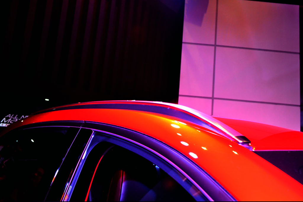 Mazda CX-5 Anniversary Edition tampil lebih gagah dengan penyematakn roof rail di bagian atap.