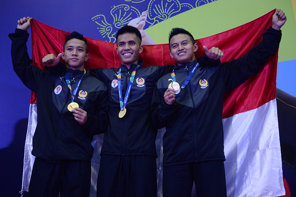 Pada nomor beregu, Indonesia diwakili Nunu Nugraha, Yuldan Asep Sani, dan Faisal Anggi Mubarok. 