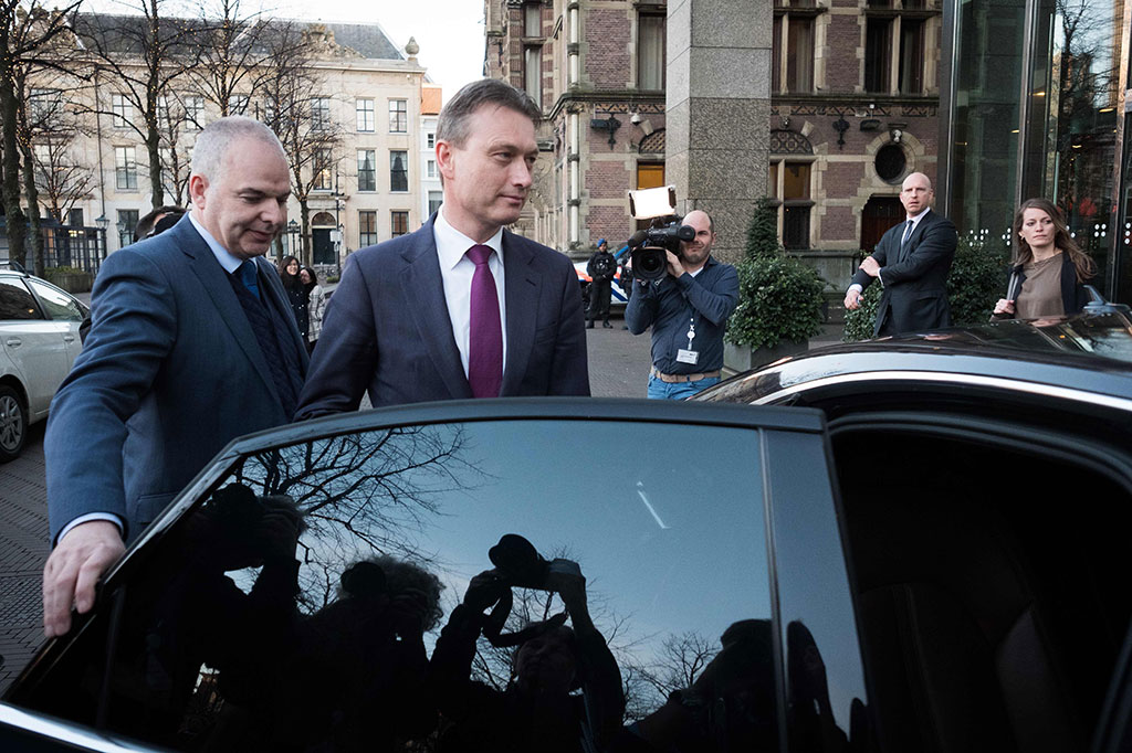 Zijlstra mundur setelah mengakui mengarang cerita bahwa dirinya menghadiri suatu pertemuan pada 2006, yang di dalamnya Presiden Putin menguraikan strategi untuk membangun Rusia yang lebih luas. Kebohongan itu telah membuat malu pemerintahan koalisi pimpinan Perdana Menteri Mark Rutte serta semakin menyulitkan hubungan Belanda dengan Rusia.