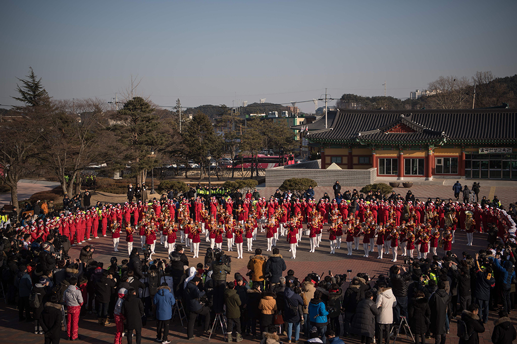Sekitar 200 orang pemandu sorak Korea Utara di Olimpiade Musim Dingin di Pyeongchang, Korea Selatan menjadi sorotan. 