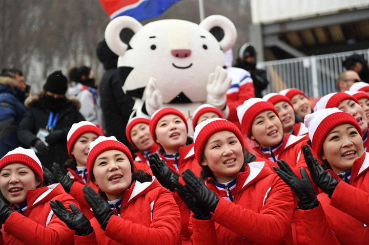 Pasukan cheerleader ini belum pernah difoto di luar Korut sejak 1 dekade lalu.