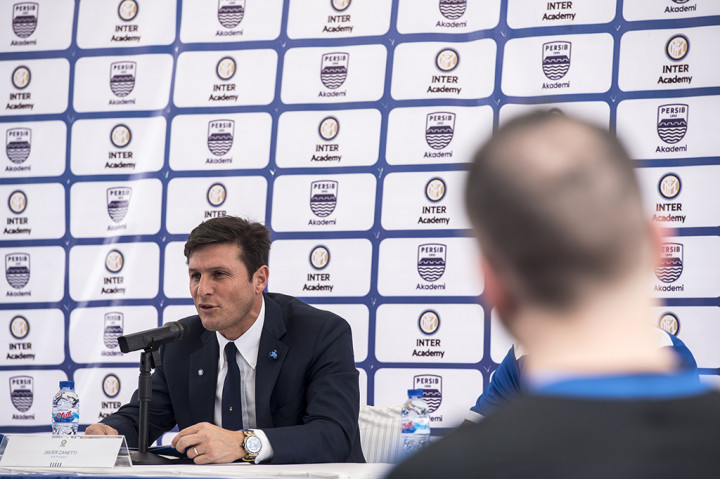 Sementara itu Zanetti mengaku bangga bisa bekerja sama di Indonesia. Dia melihat sepakbola Indonesia memiliki potensi untuk berkembang. ANTARA/Wahyu Putro A