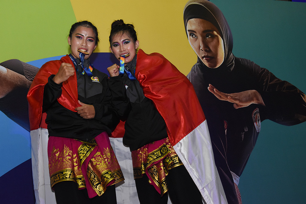 Pada nomor pasangan, Indonesia diwakili Sang Ayu Ketut Sidan Wilantari dan Ni Made Dwi Yanti. Tim Indonesia berhasil mengungguli Malaysia dan Thailand setelah meraih nilai 576 dari juri.