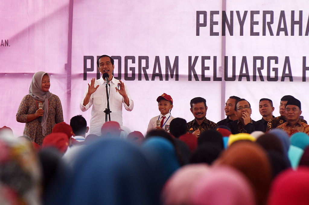 Jumlah penerima bantuan hari ini, yaitu 1.500 orang penerima PKH, 1.690 penerima KIP, dan Bansos Pangan Rastra. Presiden Jokowi berpesan agar bantuan yang diberikan dimanfaatkan sebaik mungkin dan sesuai fungsinya.