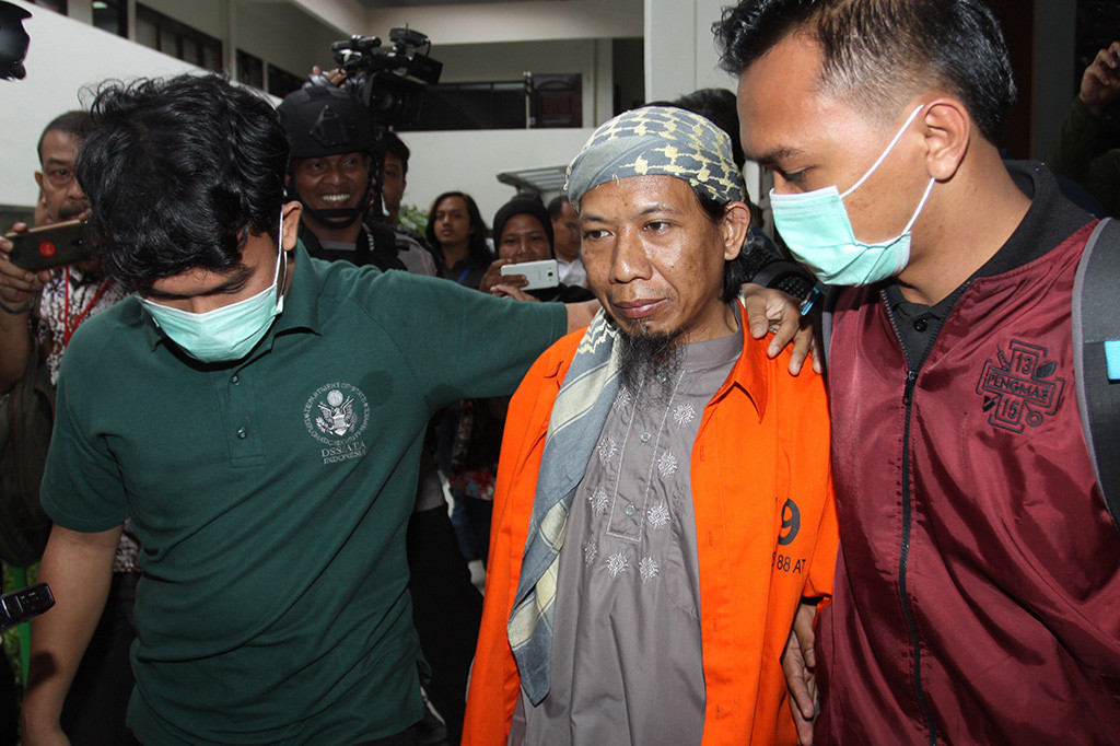 Aman Abdurrahman didakwa sebagai salah satu orang yang terlibat dalam teror bom di Jalan MH Thamrin pada 14 Januari 2016 lalu.
