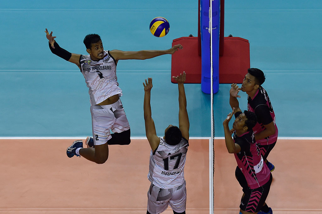 Tim Indonesia 2 yang sempat tertinggal dua set terlebih dahulu dengan skor 21-25 dan 18-25, mampu membalikkan keadaan dan menang dengan skor 25-21, 25-18 dan 15-11.
