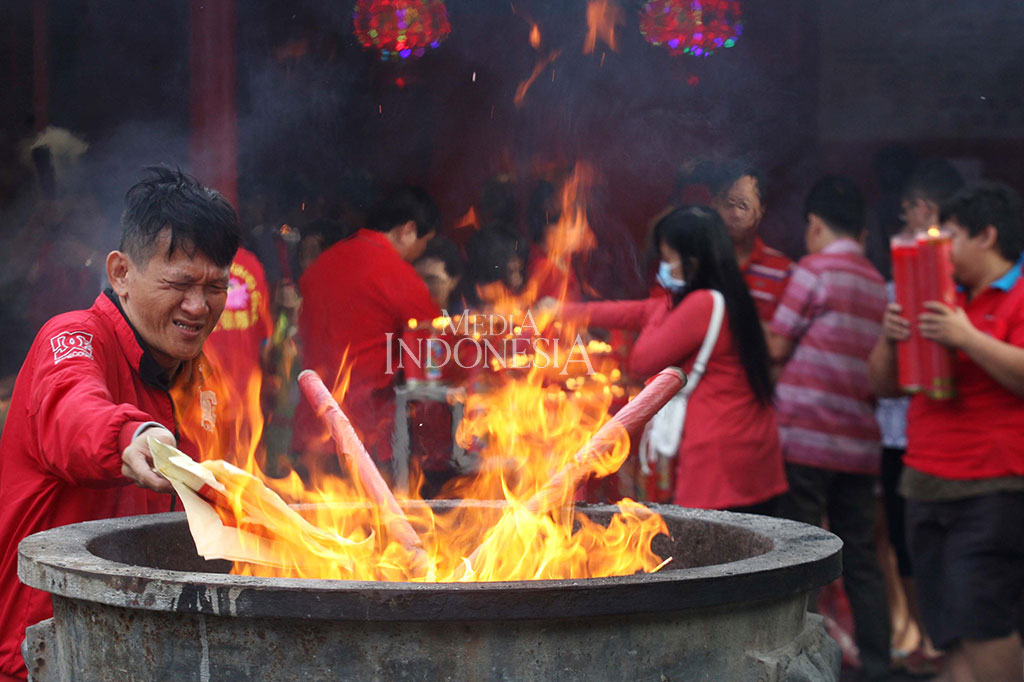 Seperti tahun-tahun sebelumnya, Wihara bagi umat Tridarma yang juga dikenal dengan nama Kim Tek Le ini selalu dipadati masyarakat keturunan Tionghoa yang hendak beribadah saat Tahun Baru Imlek tersebut.