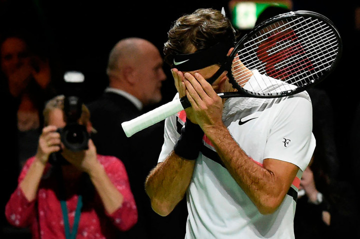 Federer merebut peringkat 1 dunia setelah melaju ke semifinal Rotterdam Terbuka berkat keberhasilannya mengalahkan petenis Belanda Robin Haase dengan skor 4-6, 6-1,6-1. Status peringkat 1 dunia akan resmi disandang Federer saat peringkat ATP dirilis pada Senin, 19 Februari 2018 mendatang.