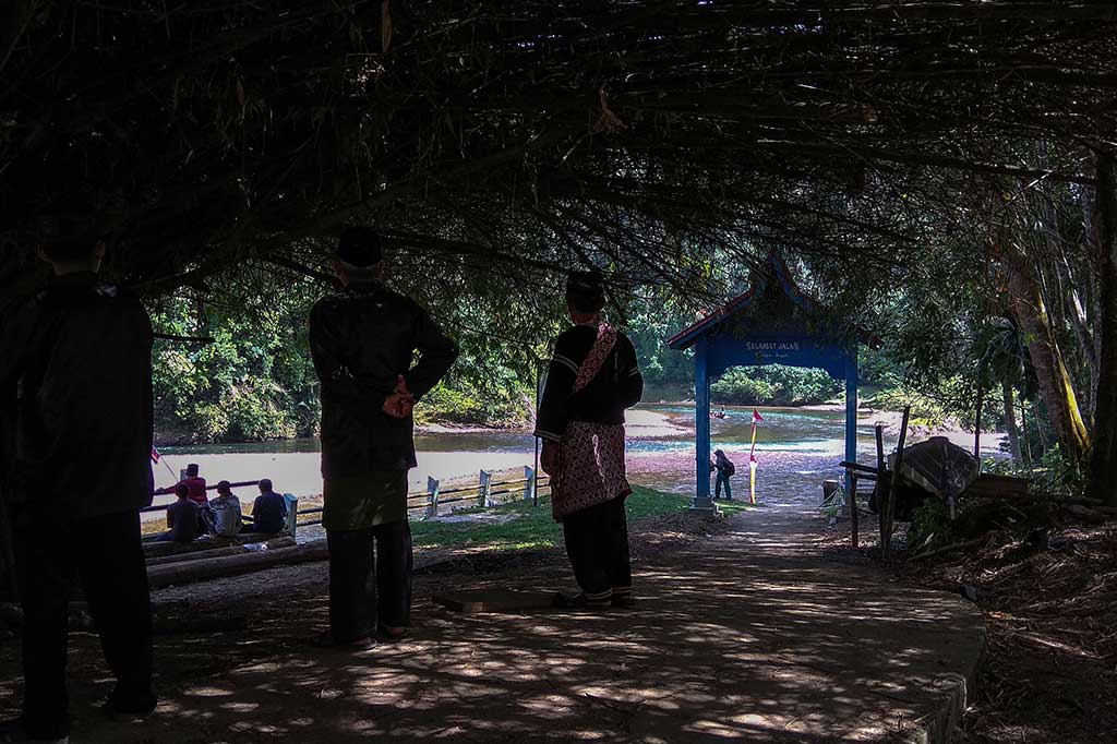 Metode ini juga merupakan salah satu cara untuk menjaga ekosistem sungai agar tidak dirusak oleh masyarakat yang tinggal di kawasan tersebut. Meski tidak ada penjagaan ketat, namun warga disini tidak akan berani mengambil ikan di sepanjang wilayah sungai yang sudah ditandai sebagai lubuk larangan.