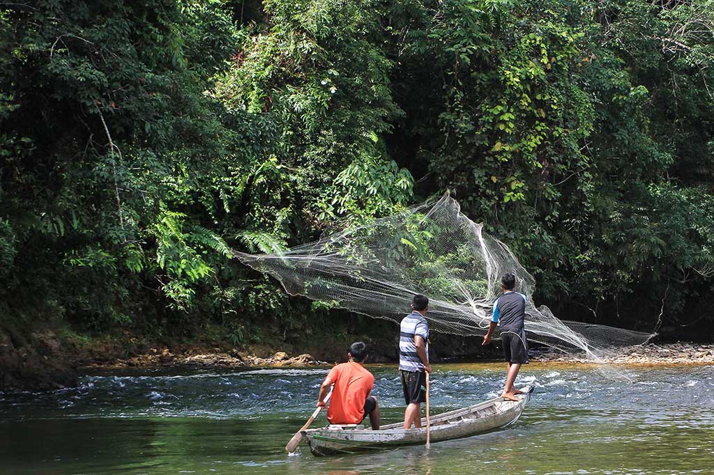 Desa Adat Batu Sanggan merupakan salah satu daerah di Indonesia yang masyarakatnya selalu berupaya melestarikan sungainya. Ini dibuktikan masyarakat desa dengan tidak mengambil ikan di sungai dalam waktu tertentu demi menjaga agar habitat alami sungai tetap terpelihara.