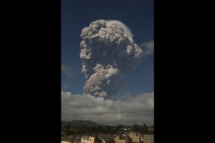 Petugas Pos Pengamat Gunung Sinabung, Umar Rosadi, mengatakan erupsi terjadi pukul 08.56 WIB. Dengan erupsi yang cukup besar ini, dikhawatirkan wilayah Kabanjahe dan Berastagi terjadi hujan abu. Masyarakat diminta untuk selalu memakai masker.
